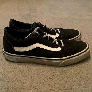GUC Vans Old School black/white low tops, women’s 9.5